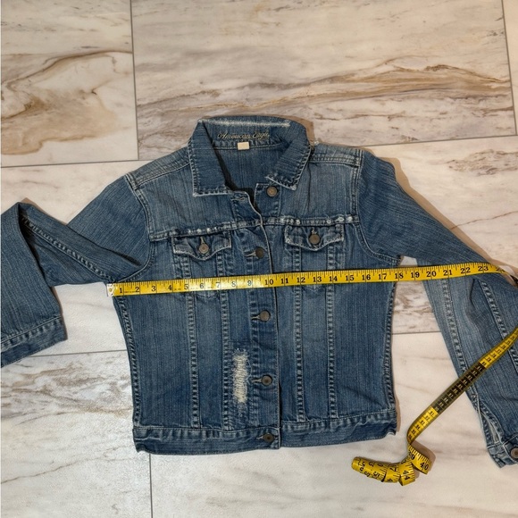 American Eagle Denim Jacket Size Medium – Distressed Classic Jean Jacket - Picture 5 of 7